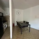 Spacious Flat Close To The Beach - Beahost